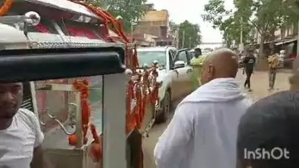 करपी: किंजर में जदयू कार्यकर्ताओं ने पूर्व विधायक सत्यदेव कुशवाहा की शव यात्रा रोककर दी श्रद्धांजलि
