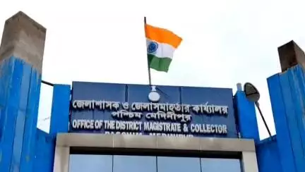 মেদিনীপুর: গড়বেতায় ত্রাণ বিলিতে নাকি পক্ষপাতিত্ব ! জেলাশাসকের দ্বারস্থ হল মেদিনীপুরের বিজেপি