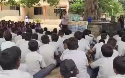ఉరవకొండ: వ్యక్తిగత, పరిసరాల పరిశుభ్రత పాటించాలి: వజ్రకరూరులో హెల్త్ ఎడ్యుకేటర్ సత్యనారాయణ