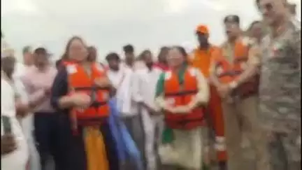 गोंडा: एली परसौली के टेपरहन पुरवा में डीएम के निर्देश पर बाढ़ से पूर्व तैयारी के लिए राज्य स्तरीय मॉकड्रिल का किया गया आयोजन