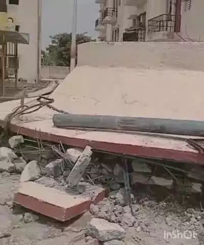 कासगंज: बदरिया की आसरा आवासीय कॉलोनी में पानी की टंकी भरभराकर गिरी, 3 लोग मामूली रूप से हुए घायल