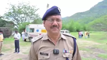रुद्रप्रयाग: घोलतीर के पास वाहन दुर्घटना में गंभीर घायल 2 लोगों को हेली के माध्यम से एम्स ऋषिकेश और 1 को श्रीनगर किया गया रेफर