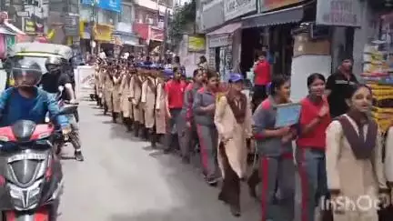 सोलन: नशा मुक्त समाज बनाने को लेकर सोलन शहर में स्कूल और आईटीआई के विद्यार्थियों ने निकाली जागरूकता रैली