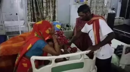 महोबा: जिला अस्पताल में एक व्यक्ति की हुई मौत, परिजनों ने इलाज में लापरवाही का आरोप लगाकर किया हंगामा