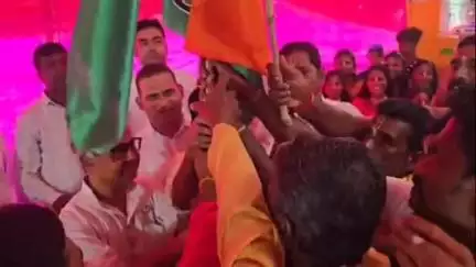 রামপুরহাট ১: কুসুম্বা গ্রাম পঞ্চায়েতের চাকাইপুরে 12 টি পরিবার থেকে 70 জন বিজেপি ছেড়ে তৃণমূলে যোগদান করলেন