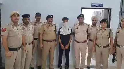सिरसा: राजकीय रेलवे पुलिस ने रेलवे स्टेशन से एक युवक को 315 बोर की अवैध पिस्तौल के साथ किया काबू