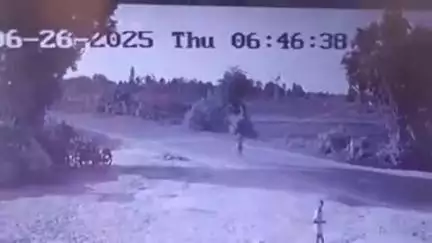 मनकापुर: पिरामाहिम पेट्रोल पंप के पास दो वाहनों में आमने-सामने हुई भिड़ंत, बाइक व बाइक सवार 8 फीट हवा में उड़े