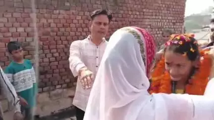 धौलपुर: ग्रामीण अंचल की बेटी का एथलेटिक अकादमी में हुआ चयन, तसीमो गांव के ग्रामीणों ने किया स्वागत
