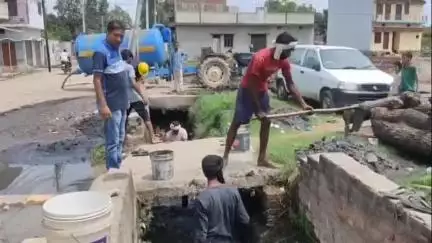 नौगावां सादात: मोहर्रम को लेकर नौगांवा नगर पंचायत की चेयरमैन ने सफाई व्यवस्था को तेज करने का दिया निर्देश