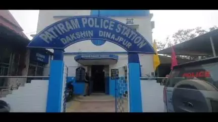 কুমারগঞ্জ: পতিরামে গোপন সূত্রে খবর পেয়ে প্রায় ১৫ কেজি গাঁজা উদ্ধার, কুমারগঞ্জের বাসিন্দা দুই পাচারকারী ধৃত