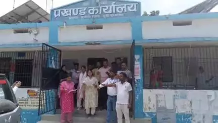 सुगौली: सुगौली प्रखंड कार्यालय में नशामुक्ति को लेकर अधिकारियों और कर्मियों ने ली शपथ, नशा नहीं करने का किया संकल्प