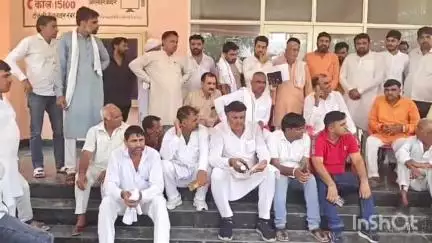 चरखी दादरी: बाढड़ा में भाजपा विधायक ने बीडीपीओ कार्यालय पर जड़ा ताला, कहा- अधिकारी काबिल नहीं, सस्पेंड करो