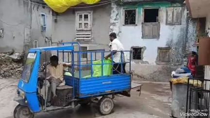 સિહોર: નગરપાલિકાની કચરાની ગાડી ન આવતા જયદીપ દ્વારા સ્વખર્ચે કચરો એકઠો કરી નગરપાલિકા માં નાખ્યો 
#jansamshay