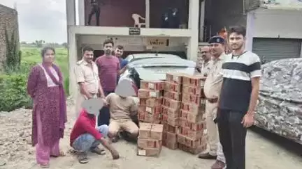 छपरा: मद्य निषेध थाना मशरक ने बिहारी मोड़ पर अवैध शराब से भरी कार पकड़ी, दो लोग गिरफ्तार