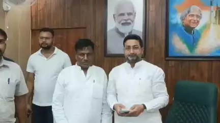 8 जुलाई को बेल्थरारोड बलिया आने का मंत्री द्वय को पूर्व विधायक गोरख पासवान ने दिया निमंत्रण