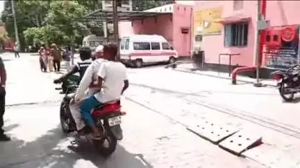 कोल: राइट में खेत में घास काट रहे बुजुर्ग व्यक्ति पर जंगली जानवर ने किया हमला, बुजुर्ग घायल अवस्था में पहुँचा अस्पताल