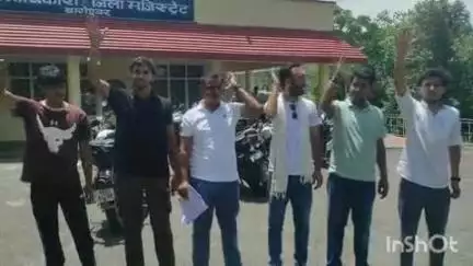 बागेश्वर: लाथी में आंगनवाड़ी सहायिका पद पर चयन के बाद भी नियुक्ति ना मिलने पर NSUI कार्यकर्ताओं ने जताई नाराजगी, DM को दिया ज्ञापन
