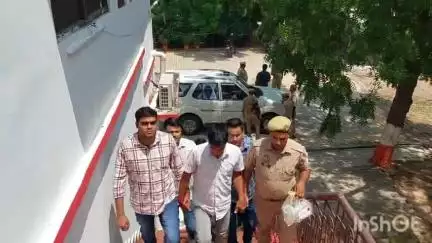 मैनपुरी: एलाऊ पुलिस और SOG टीम ने ₹40 लाख कीमत के 190 ग्राम अवैध मादक पदार्थ के साथ एक अभियुक्त को किया गिरफ्तार