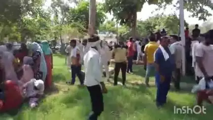 पलवल: घुघेरा में करंट लगने से एक कर्मचारी की मौत, बिजली विभाग के कर्मचारियों ने किया विरोध प्रदर्शन