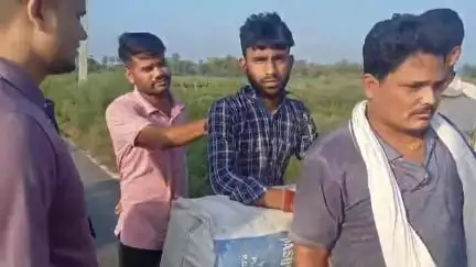 पटोरी: सलखनी चौर से 36 बोतल विदेशी शराब के साथ दो धंधेबाज गिरफ्तार, न्यायालय भेजा गया