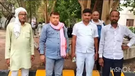 बांदा: चंदवारा गांव में आकाशीय बिजली गिरने से एक किसान की मौत, पुलिस ने शव को कब्जे में लेकर पोस्टमार्टम के लिए भेजा