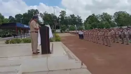 शाहजहांपुर: पुलिस लाइन में नशा मुक्ति भारत अभियान के तहत पुलिस अधिकारियों और रिक्रूट आरक्षियों को दिलाई गई शपथ