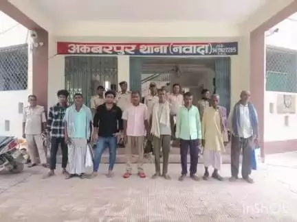 अकबरपुर: अकबरपुर पुलिस ने छापेमारी के दौरान आठ आरोपितों को किया गिरफ्तार भेजा जेल