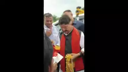 जावरा: प्रदेश के नगरीय प्रशासन एवं आवास मंत्री विजय वर्गीय को पूर्व नपा अध्यक्ष दशेडा ने ज्ञापन सौंपा