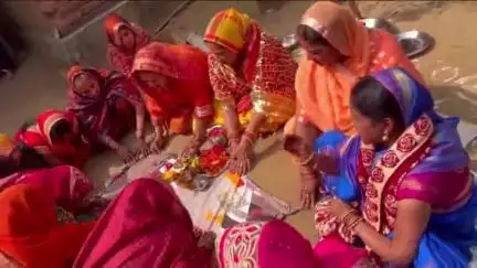 लंभुआ: साढ़ापुर के अवसान माता मंदिर में विशेष आयोजन: महिलाओं ने की दुरदरिया पूजा, भारी संख्या में महिलाएं रही मौजूद