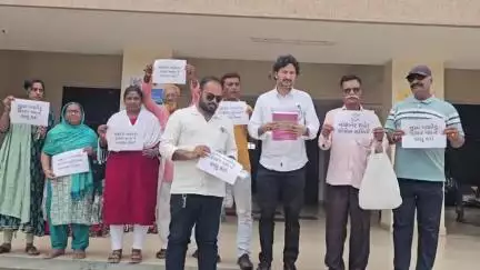 વાંકાનેર: વાંકાનેરના ખખડધજ રોડ, દુષિત પાણી અને ભુગર્ભ ગટર સમસ્યા બાબતે કોંગ્રેસ દ્વારા પ્રાંત અધિકારીને રજૂઆતો કરાઇ
#jansamasya