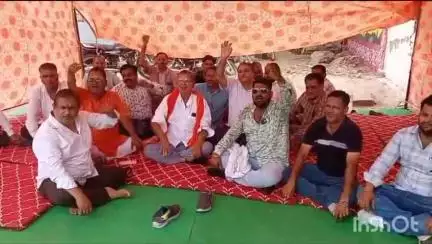 बीकानेर: बीकानेर पीडबलूडी ठेकेदार यूनियन ने सानिवी में दिया अनिश्चितकालीन धरना