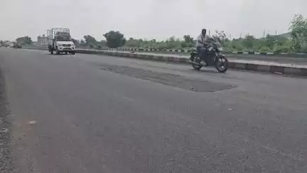 વાંકાનેર: વાંકાનેર સેવાસદનથી અમરસર ફાટક સુધી રોડના નવીનીકરણની કામગીરી દરમિયાન જ પડ્યા ભ્રષ્ટાચારના ગાબડા
#jansamasya