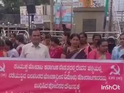 ಹುಮ್ನಾಬಾದ್: ದೇವನಹಳ್ಳಿಯಲ್ಲಿನ ಪೊಲೀಸರ ದೌರ್ಜನ್ಯ ಖಂಡಿಸಿ ಪಟ್ಟಣದಲ್ಲಿ ಸಿಪಿಐಎಂ ವತಿಯಿಂದ ಪ್ರತಿಭಟನೆ