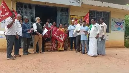 ಕಂಪ್ಲಿ: ದೇವನಹಳ್ಳಿ ಚಲೋ ಹೋರಾಟಗಾರರ ಮೇಲಾದ ಸರ್ಕಾರದ ದಬ್ಬಾಳಿಕೆಯನ್ನು ಖಂಡಿಸಿ ನಗರದಲ್ಲಿ ವಿವಿಧ ಸಂಘಟನೆಗಳು ತಹಶೀಲ್ದಾರ್ ಗೆ ಮನವಿ