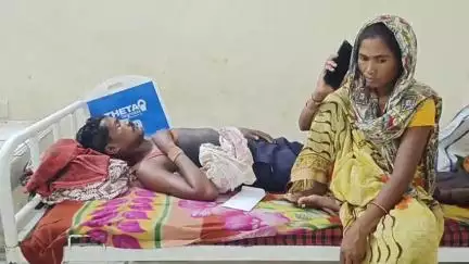 बुरहानपुर नगर: बुरहानपुर: डाबीया खेड़ा में गड्ढे में गिरने से बाइक सवार घायल, ज़िला अस्पताल में भर्ती
