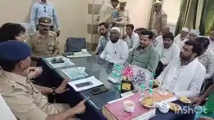 जसराना: टूंडला थाना परिसर में मोहर्रम को लेकर आयोजित की गई पीस कमेटी की बैठक