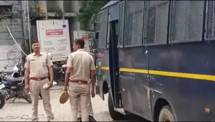 बांसवाड़ा: जिला जेल में तेज बारिश के कारण मोसमी बीमारी से ग्रसित 3 कैदियों को उपचार के लिए एमजी अस्पताल में कराया गया भर्ती