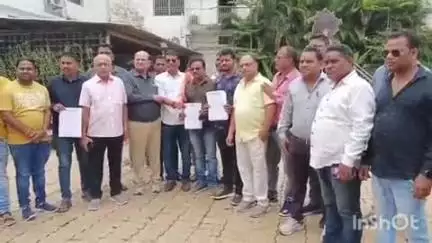 राजनांदगांव: नगर निगम कार्यालय राजनांदगांव में नगर निगम के ठेकेदार संघ ने 2 सूत्रीय मांगों को लेकर सौंपा पत्र