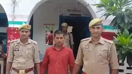 तिलहर: खुदागंज पुलिस ने फायर और ट्रैक्टर चढ़ाने के मामले में अभियुक्त को ग्लोबल पब्लिक स्कूल के पास से गिरफ्तार किया
