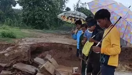 କୋଟପାଡ: କ୍ରିଶାଲ ଠାରେ ପୋଲ ନିର୍ମାଣ ଦାବି, ଚିପାକୁର ପଞ୍ଚାୟତର ପାଞ୍ଚ ଖଣ୍ଡ ଗାଁକୁ ଯୋଗାଯୋଗ ବ୍ୟାହତ #jansamasya