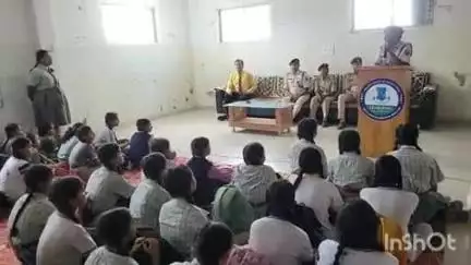 मढ़ौरा: मढ़ौरा के विद्यालय में एसडीपीओ के नेतृत्व में अंतर्राष्ट्रीय नशा विमुक्ति दिवस पर कार्यक्रम आयोजित