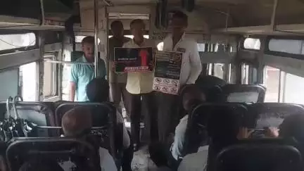 धुळे: जागतिक अमली पदार्थ विरोधी दिनानिमित्त निमगुळ बसस्थानकात जनजागृती मोहीम