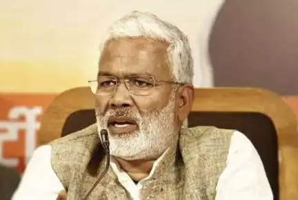 जल शक्ति विभाग से जुड़े सवाल पर मीडिया पर भड़ उठे स्वतंत्र देव सिंह, बोले- पत्रकारों को रोको, बीच में ना बोलें