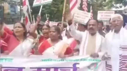 कांके: आदिवासी रूढ़ि सुरक्षा मंच ने पेसा कानून लागू करने की मांग को लेकर राजभवन का किया घेराव