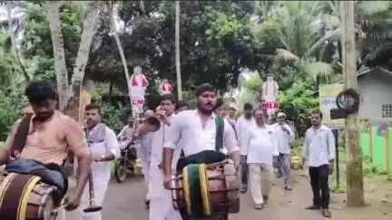 ఎమ్మెల్యే ఆనందరావు పుట్టినరోజు పురస్కరించుకుని సమనస లో ఇంటింటికి స్వీట్లు పంచిన అభిమాని