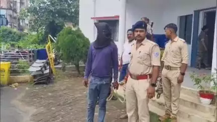 मधुपुर: मधुपुर पुलिस ने लूटपाट मामले में फरार दो वारंटियों को गिरफ्तार कर जेल भेजा