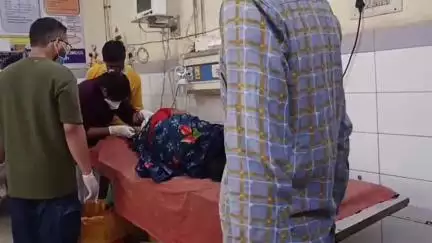 एटा: गांव नरेरा में बच्चों के विवाद में महिला के साथ परिवार के लोगों ने बेरहमी से मारपीट की, सिर फोड़ा, मेडिकल में भर्ती