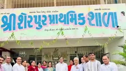 ઇડર: ઇડર તાલુકાના શેરપુરની પ્રાથમિક શાળામાં ધારાસભ્ય રમણલાલ  વોરાની ઉપસ્થિતિમાં શાળા પ્રવેશોત્સવ યોજાયો