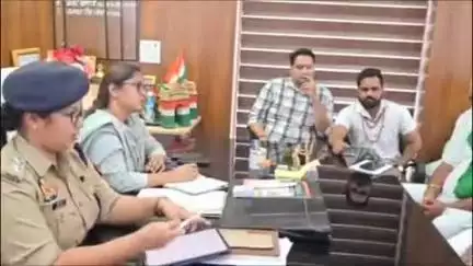खुर्जा: कांवड़ यात्रा और मोहर्रम को लेकर पीस कमेटी की बैठक, हर 150 मीटर पर होगी पुलिस तैनात, हाईवे पर मांस की दुकानें रहेंगी बंद