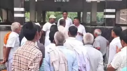 मढ़ौरा: विधायक ने मिर्जापुर व तेजपुरवा में जनसंपर्क कर सुनी लोगों की समस्याएँ